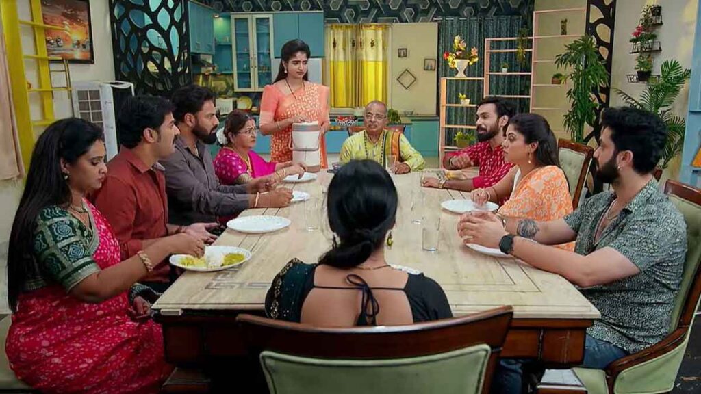 Brahmamudi Serial Today November 29th Episode : కావ్య వండిన ఫుడ్‌కి అంద‌రు ఫిదా..ఇందిరా దేవికి ఫుల్ కోటింగ్ ఇచ్చిన అపర్ణ!