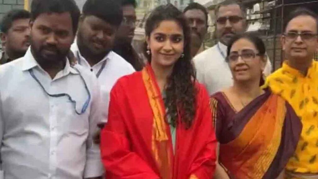 Keerthy Suresh : తిరుమ‌లలో మెరిసిన కీర్తి సురేష్‌.. వ‌చ్చే నెల‌లోనే నా పెళ్లి అంటూ ప్ర‌క‌ట‌న‌