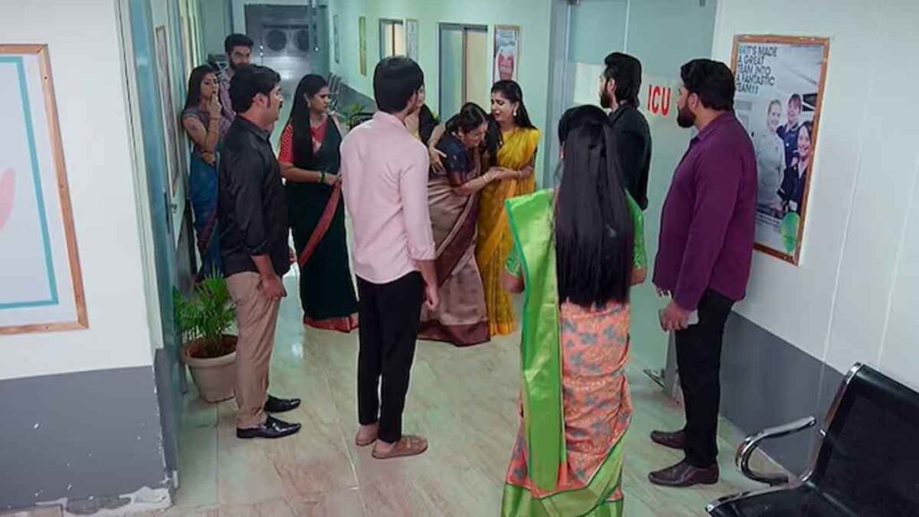 Brahmamudi Serial Today December 7th : కోమాలోకి వెళ్లిన సీతారామ‌య్య‌.. ఆస్తి గురించి ధాన్య‌ల‌క్ష్మీ గోల‌